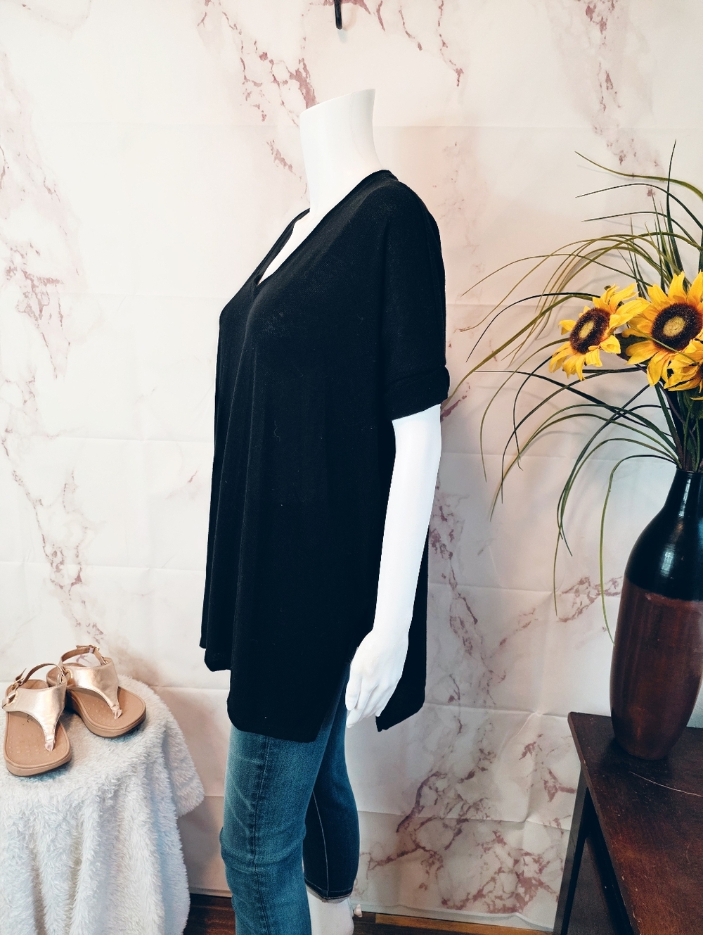 Chicos Black Tunic Top V Neck Oversized Side Slit Stretch XS S Minimalist Travel - Picture 5 of 8